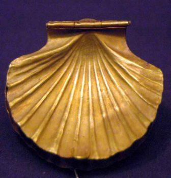 Sechemset gouden schelp