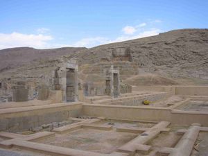Een blik opde overblijfselen van Persepolis, de stad die Darius stichtte als hoofdstad van het Perzische rijk